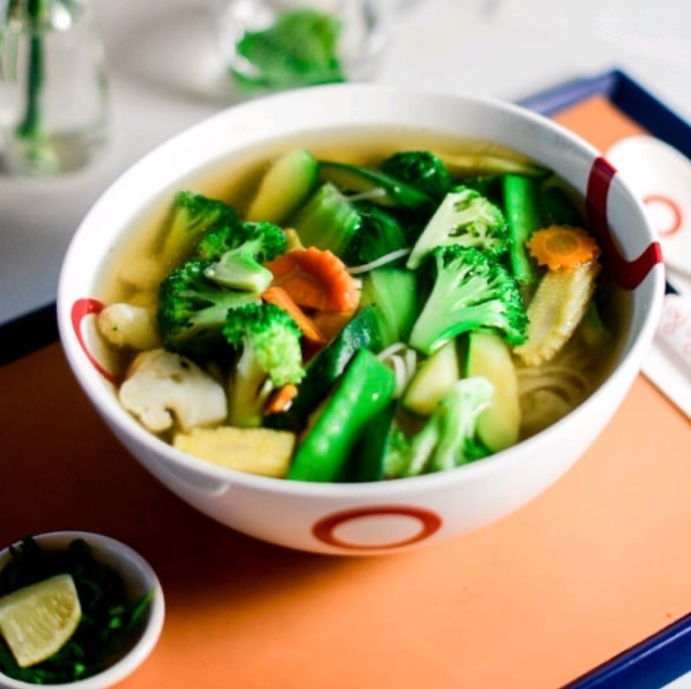 Vietnamesische Pho-Suppe mit Reisnudeln