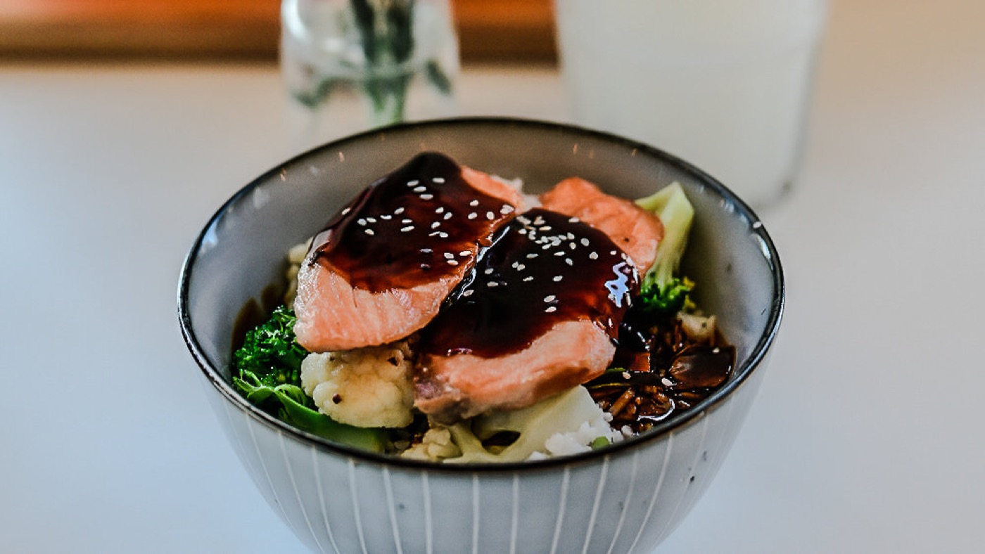 Poké Bowl mit Lachs bei go DC Tower